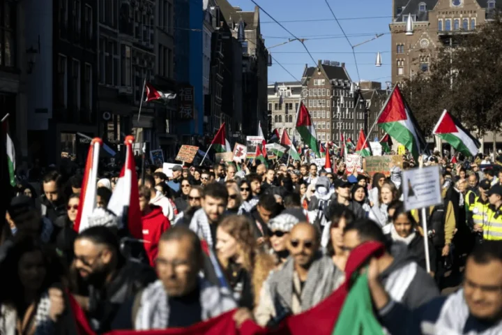 Gaza public on strike on street