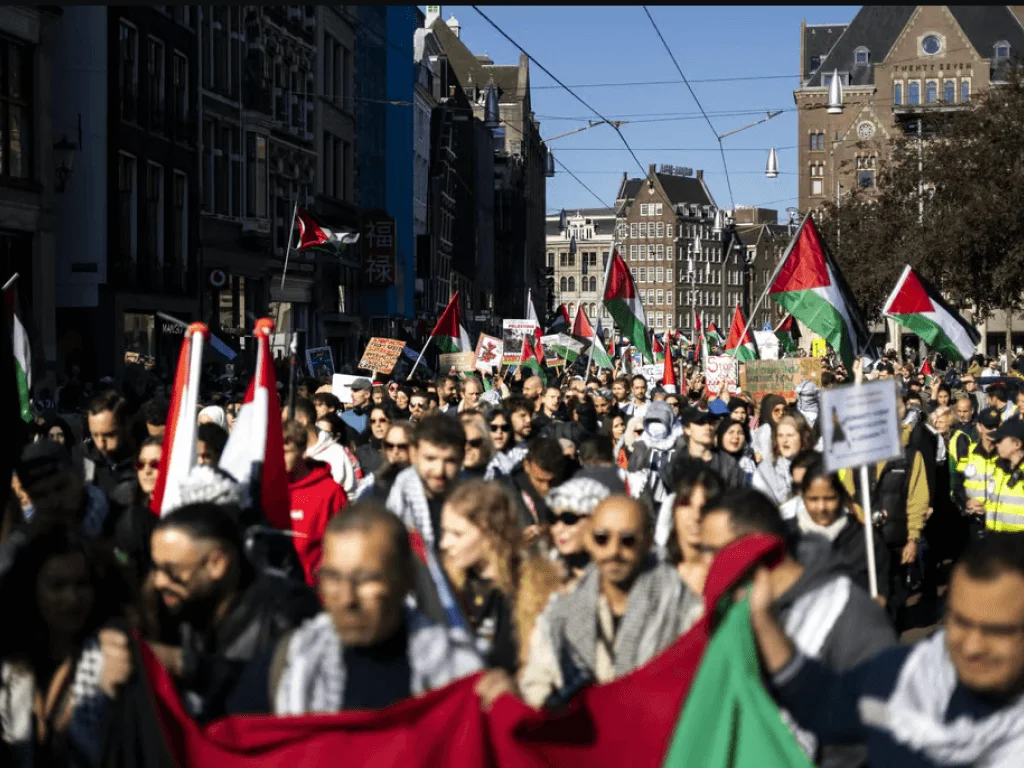 Gaza public on strike on street