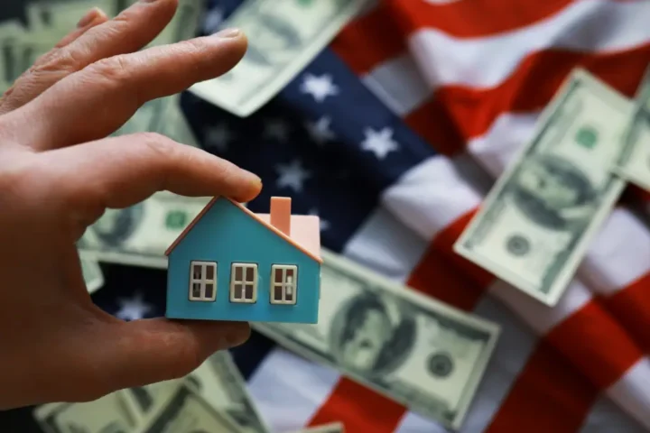 Homeowners Insurance cost in usa with dollar and flag