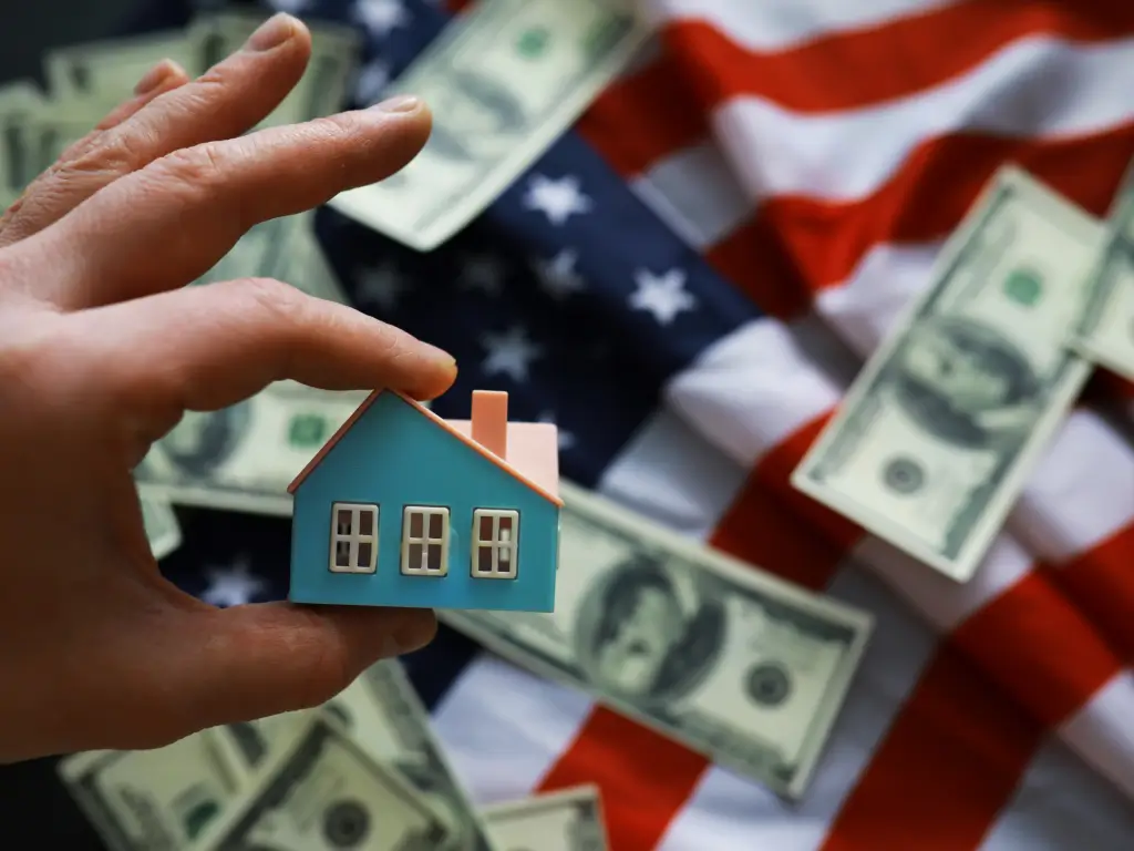 Homeowners Insurance cost in usa with dollar and flag