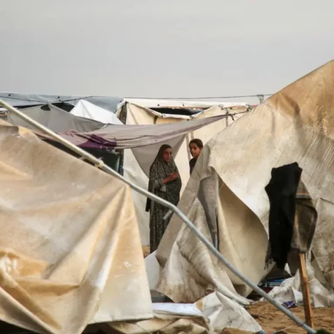 gaza people living in tent