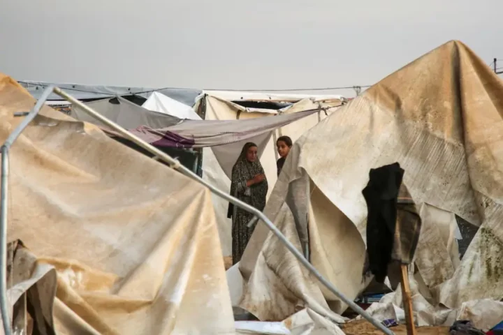 gaza people living in tent