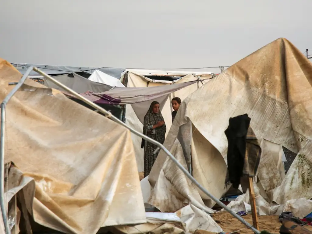 gaza people living in tent