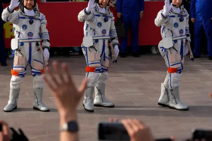 3 Chinese Astronauts Return After 6 Months