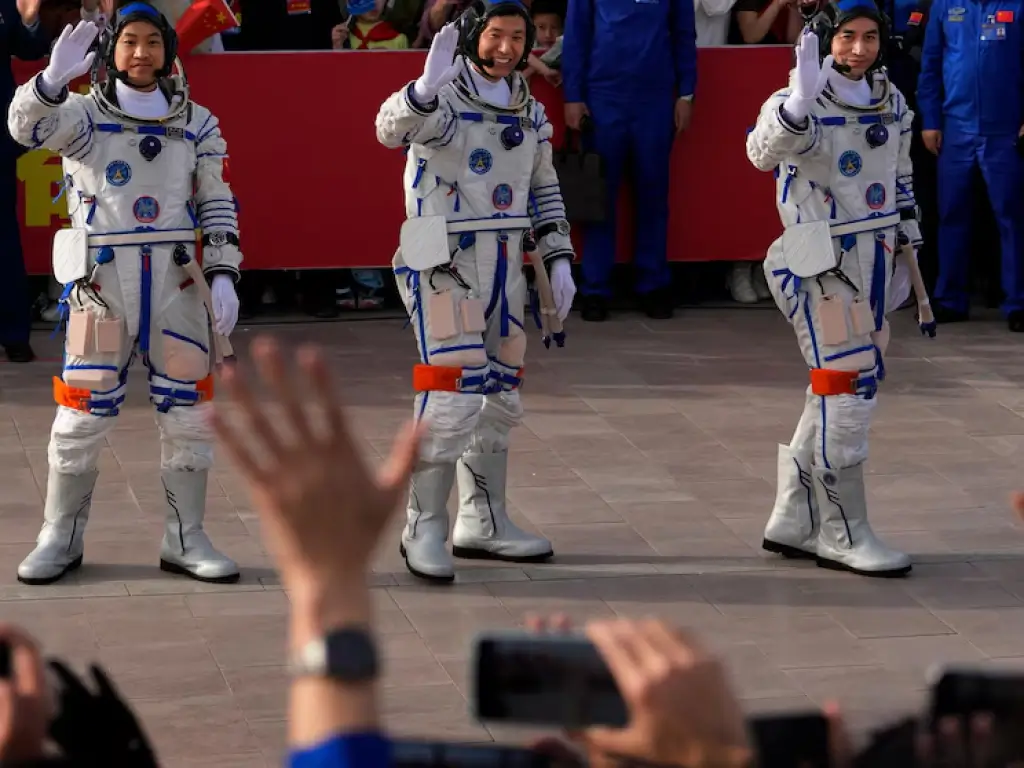 3 Chinese Astronauts Return After 6 Months