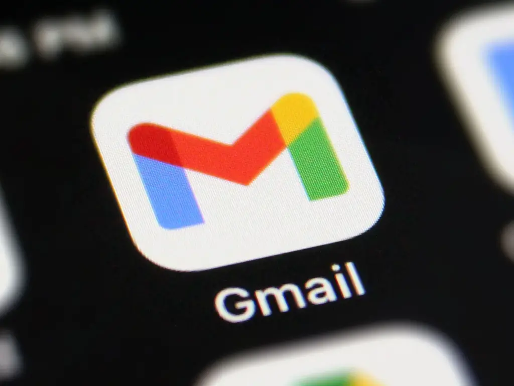 An Android phone displaying Gmail’s Update Shielded Email feature.