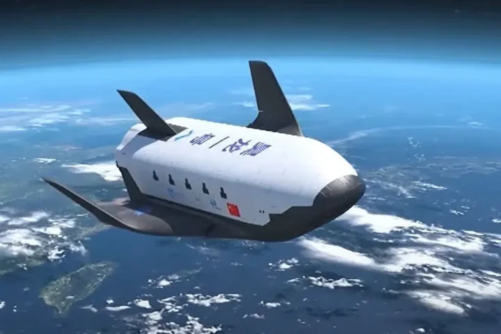 Haolong Reusable Space Shuttle in the air