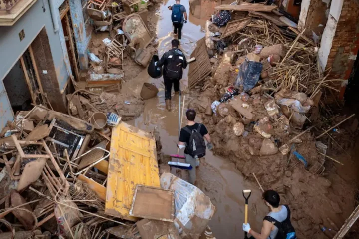 Spain Flood disaster people struggling