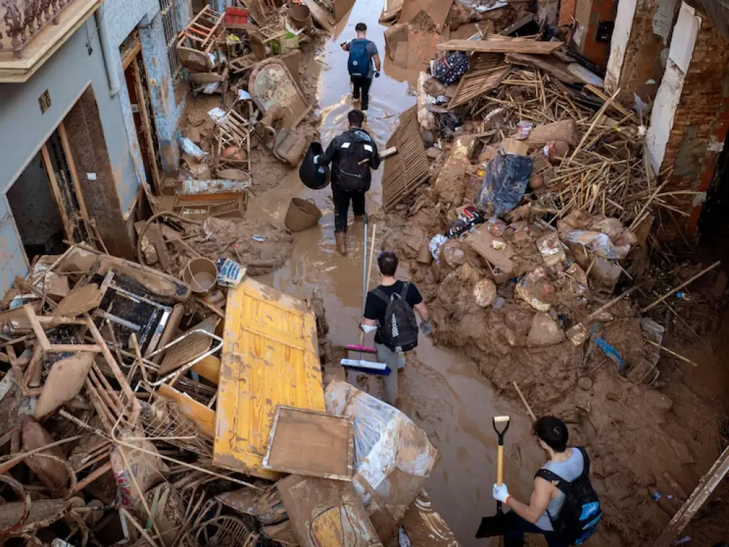 Spain Flood disaster people struggling